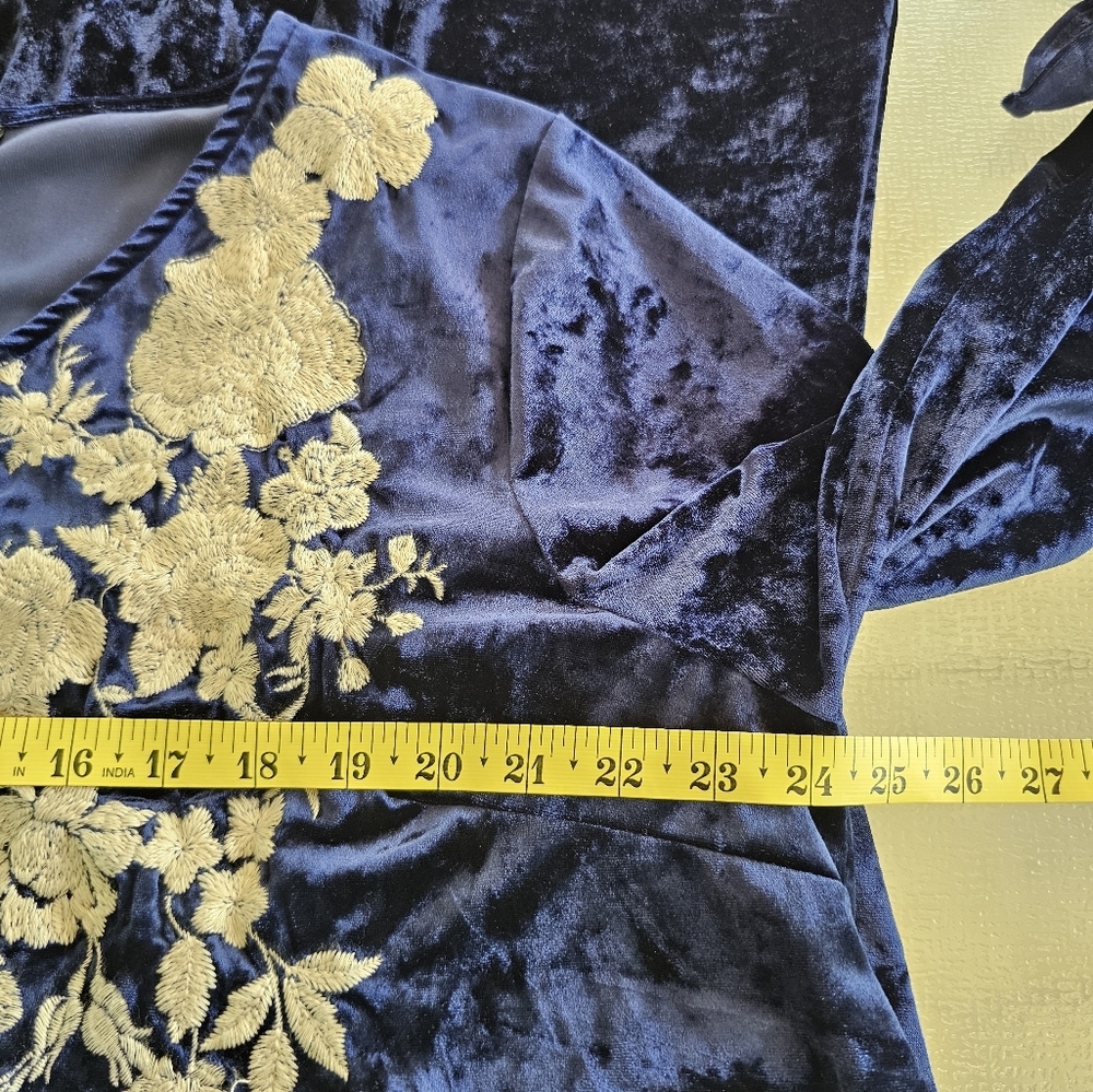 Andrée by Uni 2X Navy Velvet Floral Embroidered Bell Sleeve Boho Party Dress - Picture 9 of 11